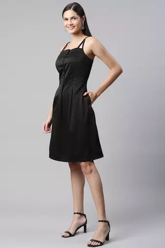 Women black collard neck casual dress