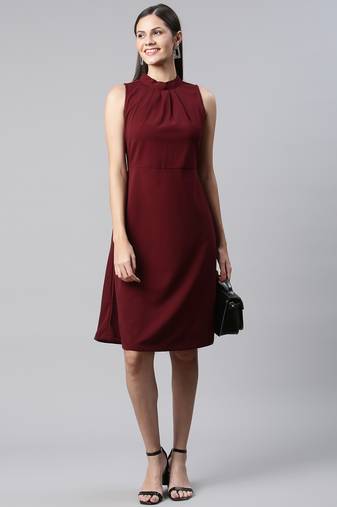 Women maroon halter neck casual dress