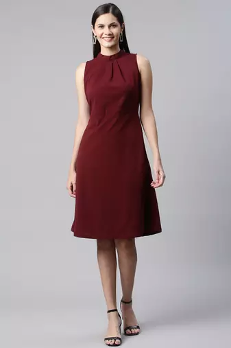 Women maroon halter neck casual dress