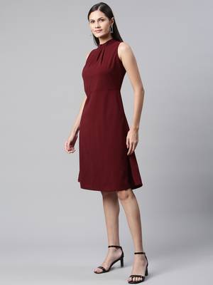 Women maroon halter neck casual dress 3