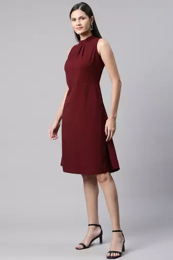 Women maroon halter neck casual dress