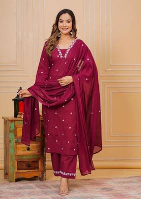 Womens cotton maroon & white embroidery work kurta and pants with dupatta 4