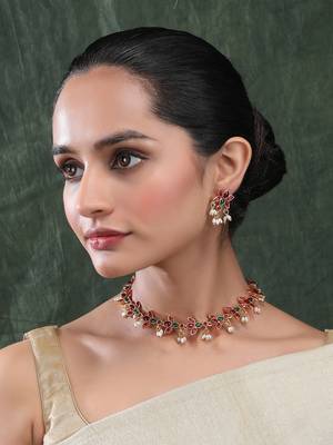 Ruby-green kemp studded lotus necklace se 1