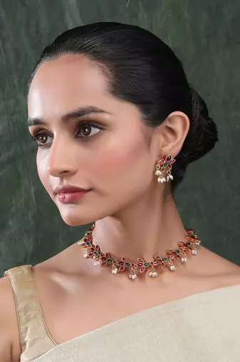 Ruby-green kemp studded lotus necklace se
