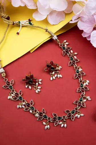 Ruby-green kemp studded lotus necklace se