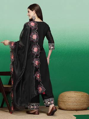 Women black color embroidery staright kurta palazzo with dupatta set 3