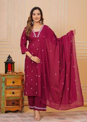 Womens cotton maroon & white embroidery work kurta and pants with dupatta 4