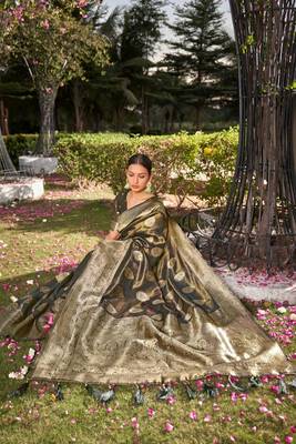 Grey Simmer silk blend Weaving Rich Pallu zari Partywear Saree 3