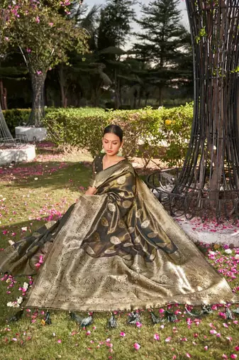 Grey Simmer silk blend Weaving Rich Pallu zari Partywear Saree