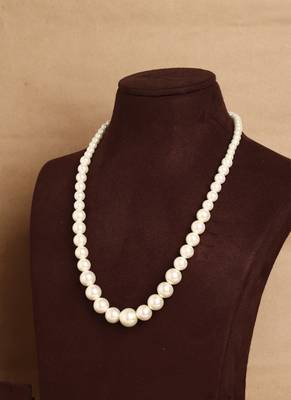 Pearl Necklace In White 6