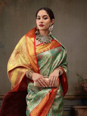 Green Floral Woven Design Silk Blend Saree 4