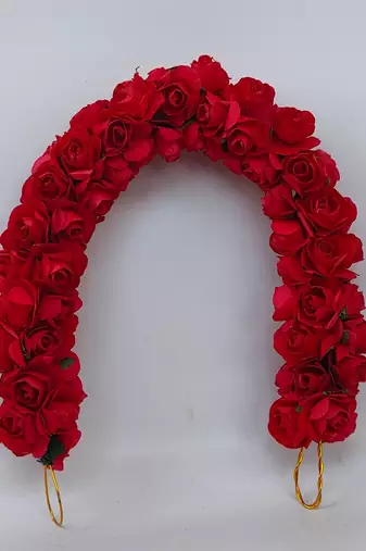 Red rose gajra