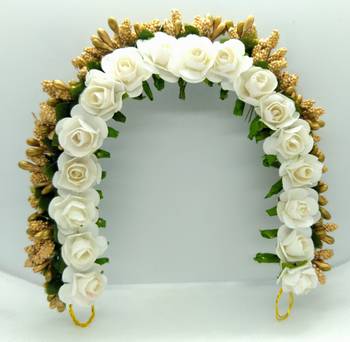 White & gold hair gajra 1