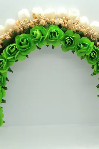 Green hair gajra