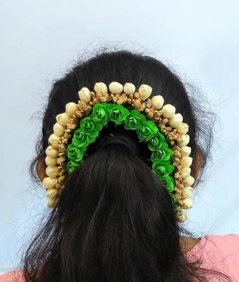 Green hair gajra 3