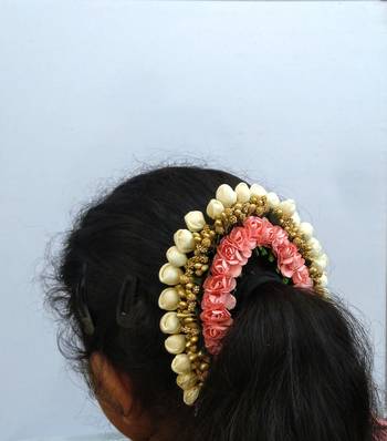 Peach rose mogra gajra 2