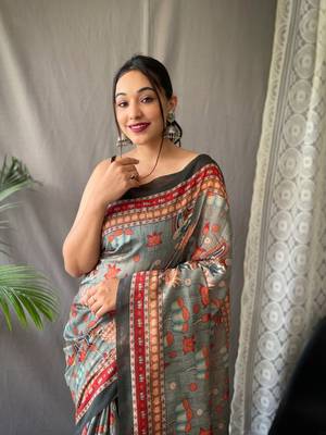 Green Cotton Blend Woven Kalamkari Style Work &  Rich Pallu Saree With Blouse 2