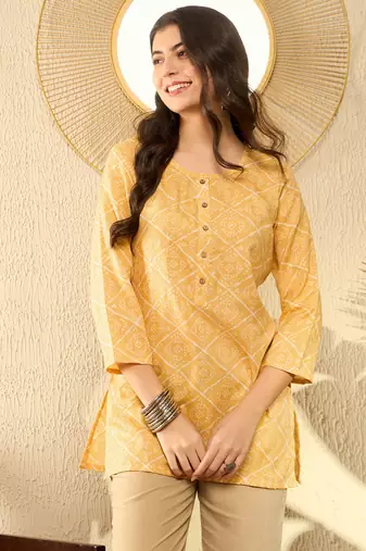 women yellow cotton blend bandhani printed regular tunic