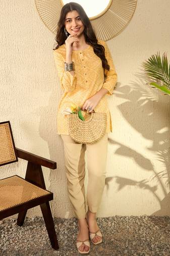 women yellow cotton blend bandhani printed regular tunic