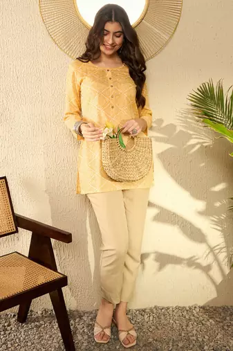 women yellow cotton blend bandhani printed regular tunic