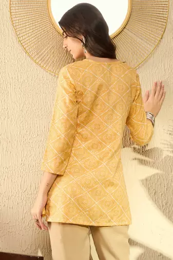 women yellow cotton blend bandhani printed regular tunic