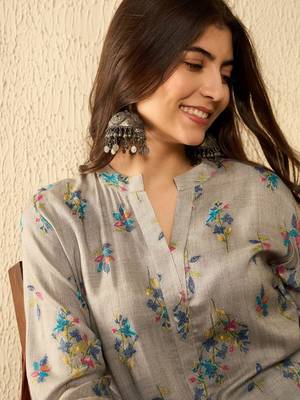 women grey poly rayon floral printed regular tunic 2