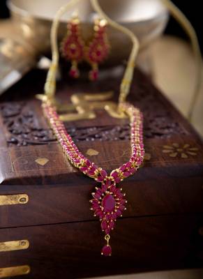 Vibrant Ruby Stone Necklace & Matching Pendant Earrings Set 3