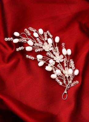 Women embellished comb pin 1