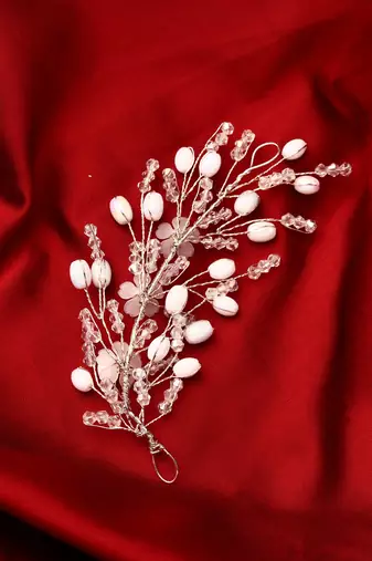 Women embellished comb pin