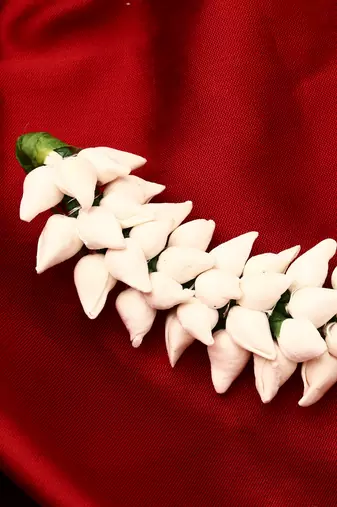 Artificial golden flower hair vine