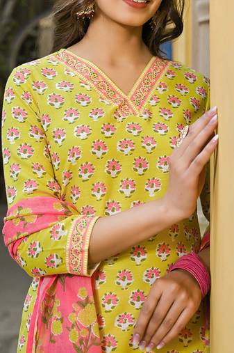 women yellow rayon blend floral printed straight kurta trouser with dupatta