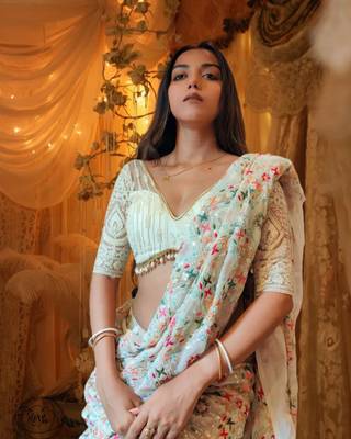 Cream Colour Georgette Fabric Trending Saree With Heavy Work Un-Stitched Blouse 1