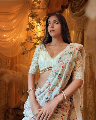 Cream Colour Georgette Fabric Trending Saree With Heavy Work Un-Stitched Blouse 2