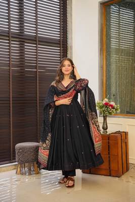Black Printed Muslin Kurta Suit Set 1