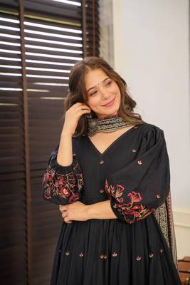 Black Printed Muslin Kurta Suit Set 2