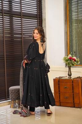 Black Printed Muslin Kurta Suit Set 4