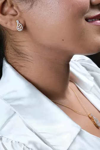 Cubic zirconia pendant set