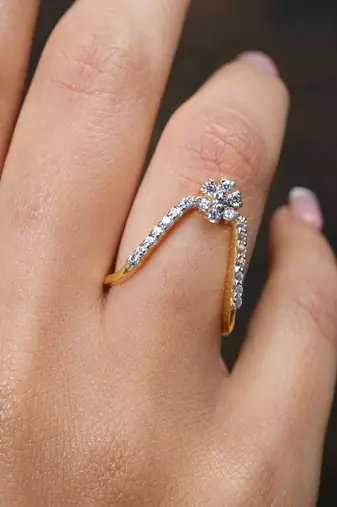 Cubic zirconia vanki ring