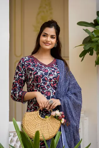 women grey rayon blend floral printed straight kurta trouser with dupatta