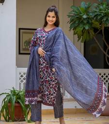 women grey rayon blend floral printed straight kurta trouser with dupatta