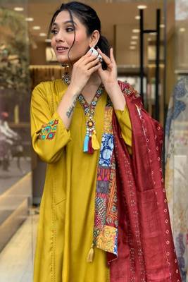 Mustard viscose chanderi thread embroidery work with printed dupatta kurta pant set 4