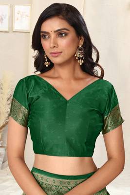 Green Banarasi silk blendWoven Paisley Ethnic Motif Zari Border Saree With Unstitched Blouse Piece 5