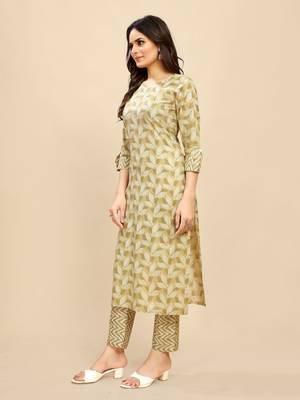 Mustard colour beautiful printed smart cotton kurta set for trendy college girl 5