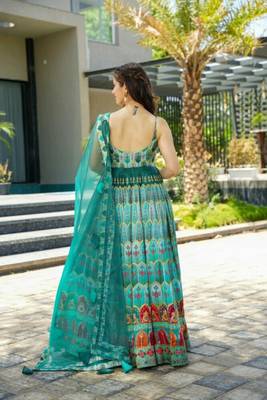 Green Silk Printed Maxi Suit Set 4
