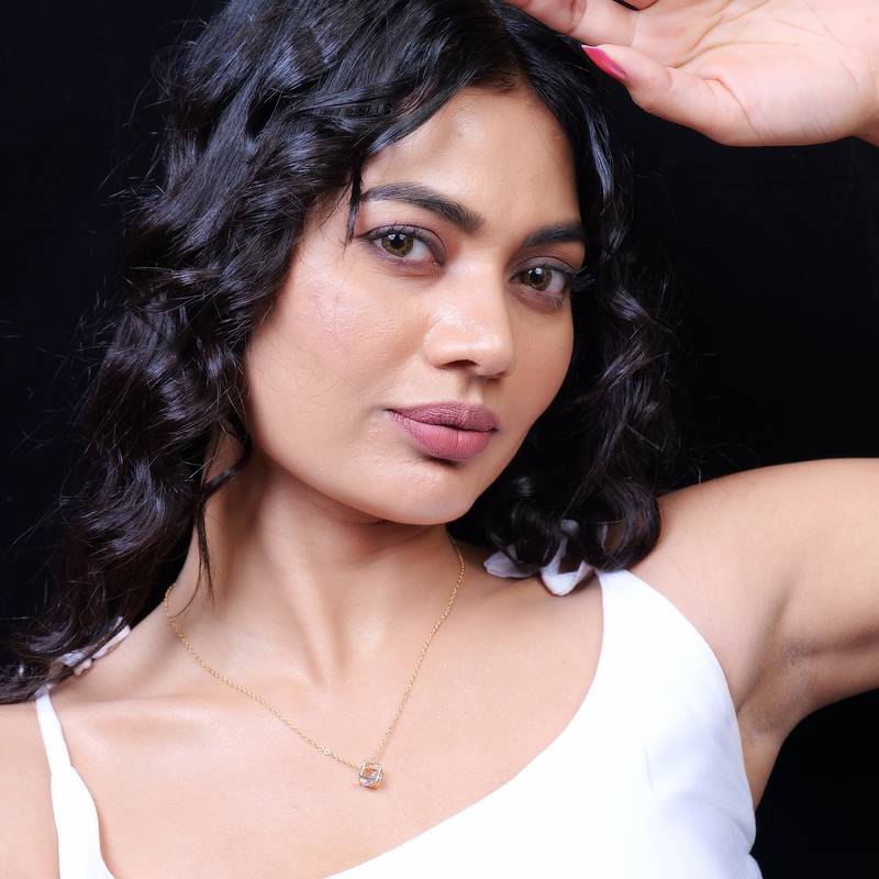   rosegold-plated star shaped cz studded single chain necklace