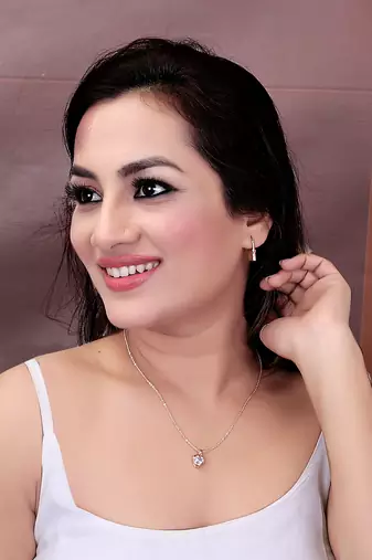   rosegold-plated star shaped cz studded single chain necklace