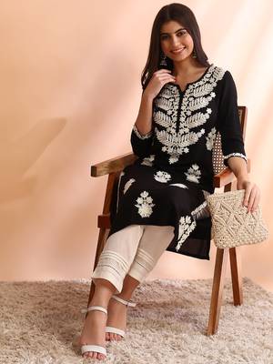 women black rayon solid embroidered straight kurta 3