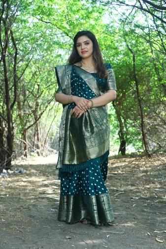 Women Green Silk Kanjivaram Saree Woven Zari Border Rich Pallu Saree With Blouse For Women