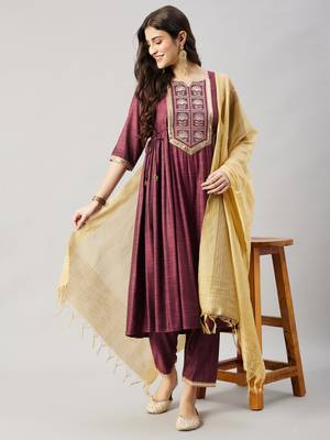 Winered woman pink embroidered kurta, pant & dupatta set 3