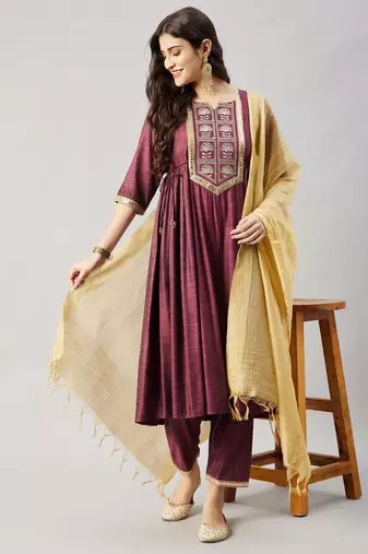 Winered woman pink embroidered kurta, pant & dupatta set